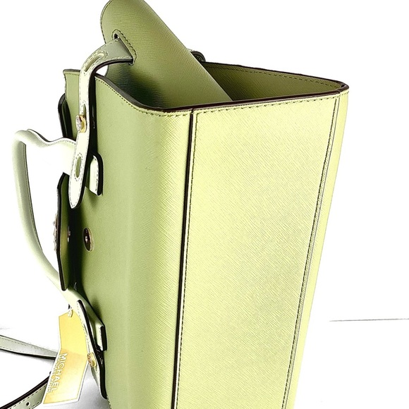 Michael Kors CARMEN
SATCHEL. New with tag. - Picture 5 of 9